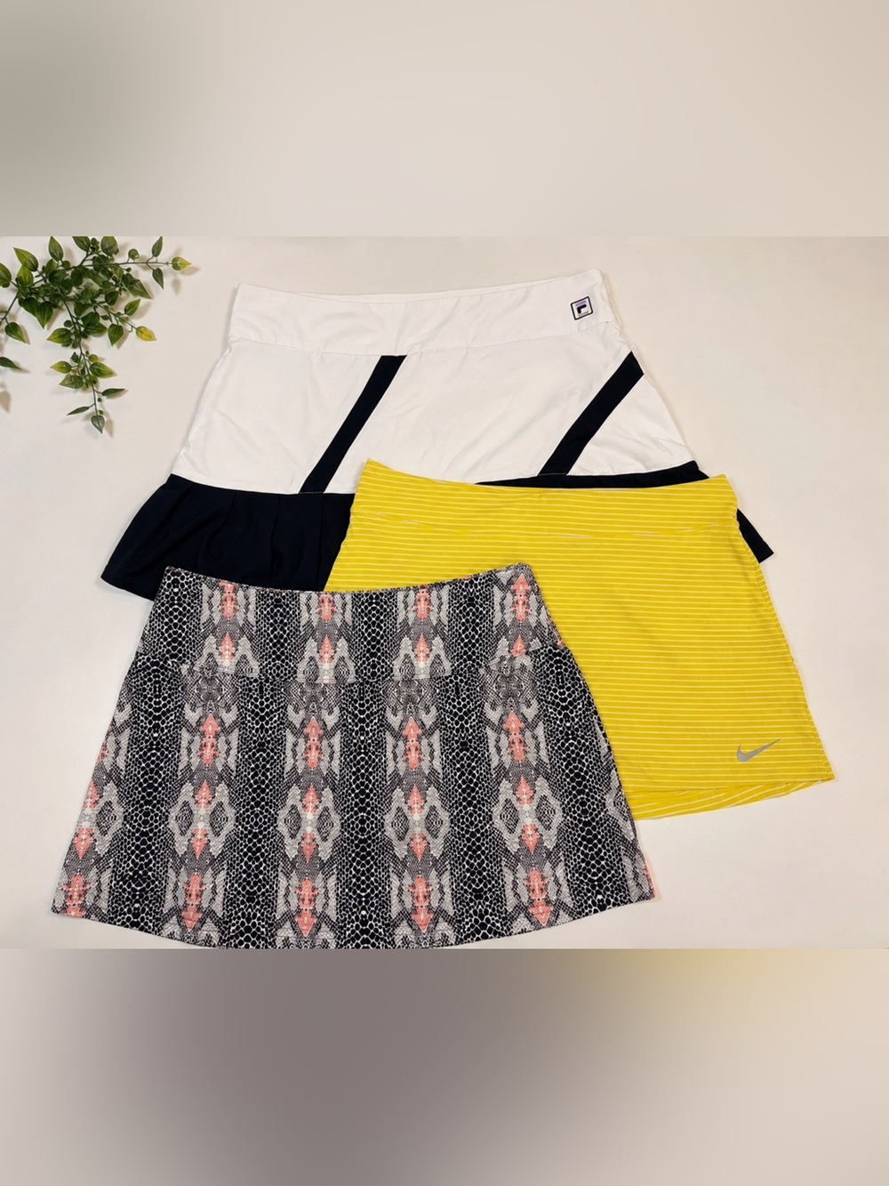 Cute athletic skirt bundle – all size Large 💛